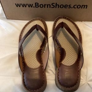 Born leather flip flops  Size 8 like new